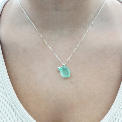 ELLIE SEAGLASS" GREEN SILVER NECKLACE