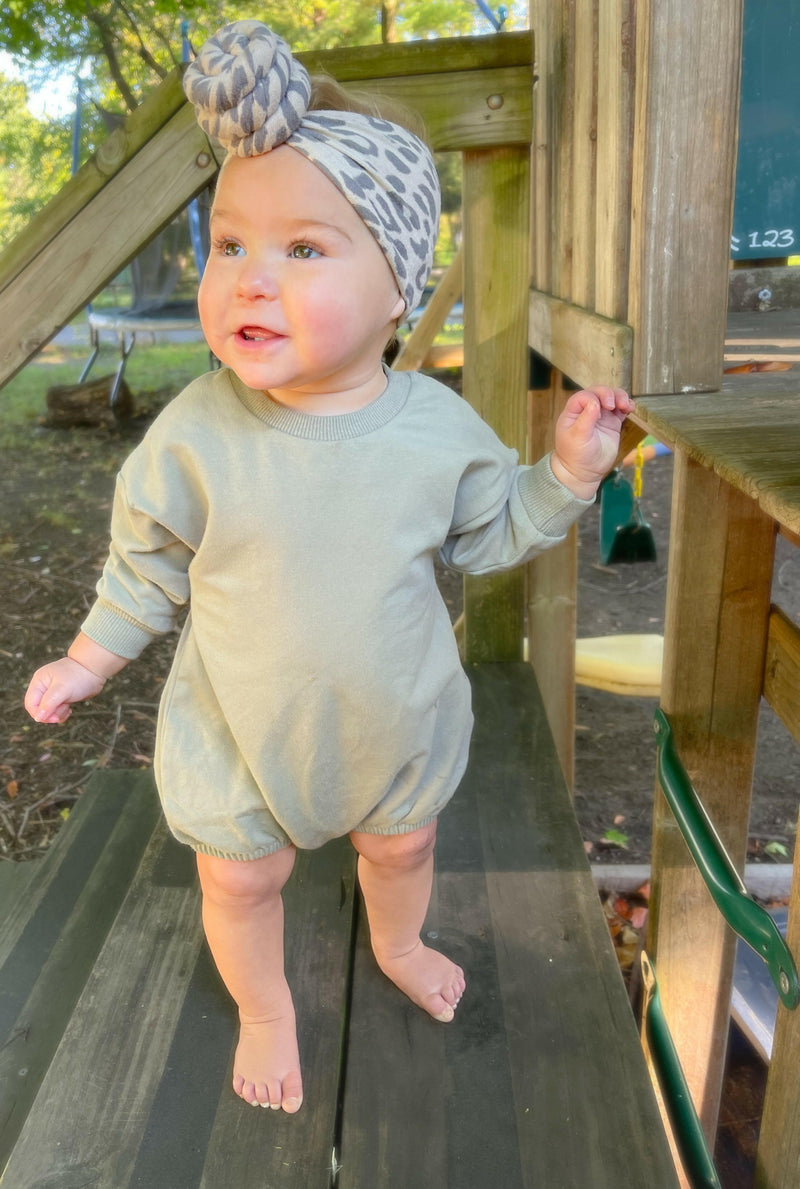 Load image into Gallery viewer, Sweater rompers
